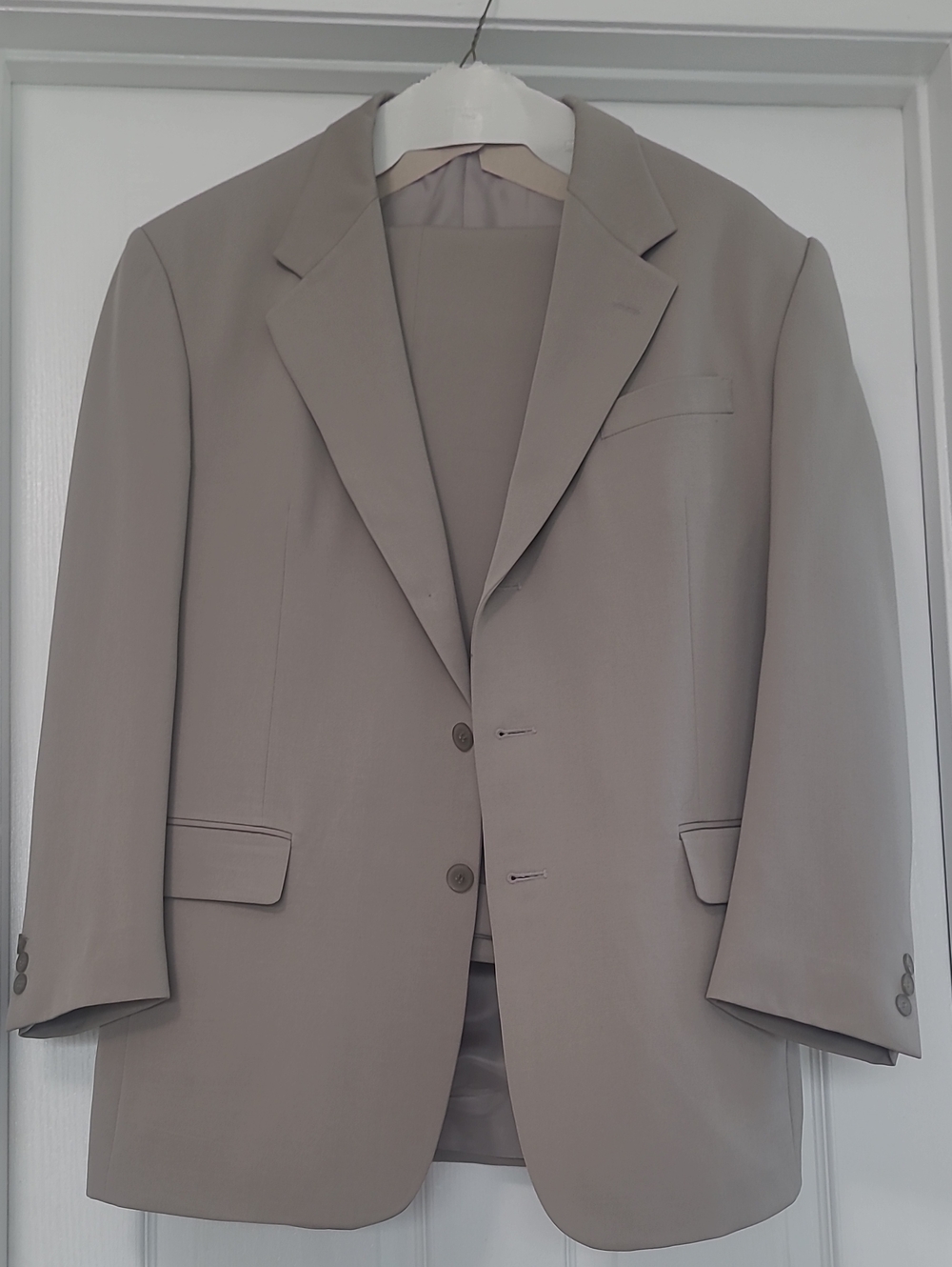 Giorgio Giovanno Men's 2-Pc 100% New Wool Taupe Suit 3-Button Vintage Suit